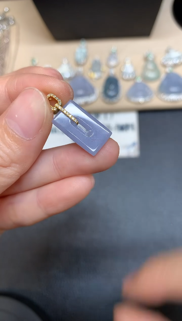 【闪购商品】翡翠吊坠(不含链)18K金镶嵌福贝【无服务费