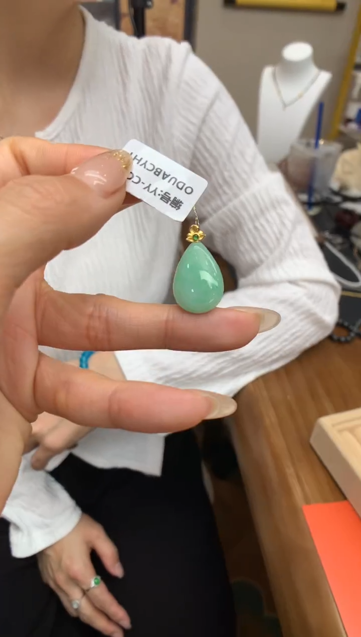 【闪购商品】翡翠颈饰18K金镶嵌水滴
