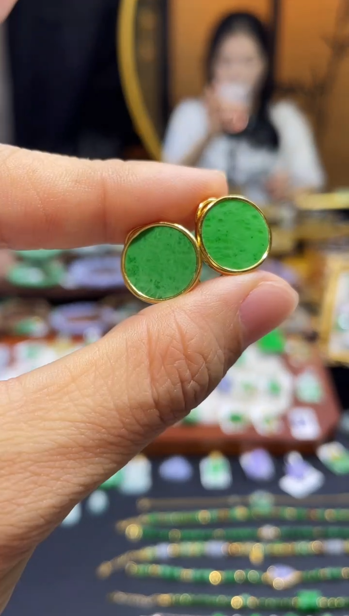 颈饰未镶嵌翡翠耳钉