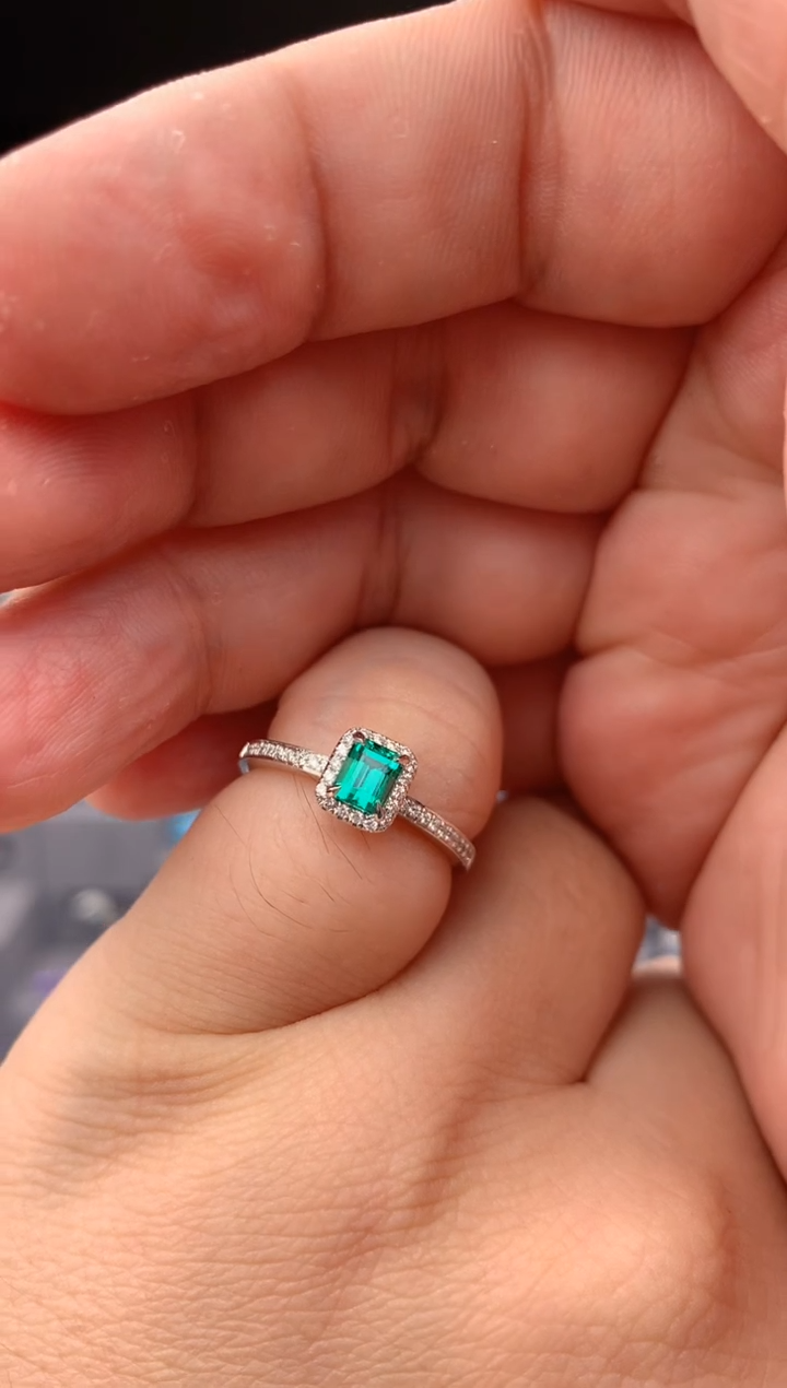 【闪购商品】祖母绿戒指18K金镶嵌39分 祖母绿戒指