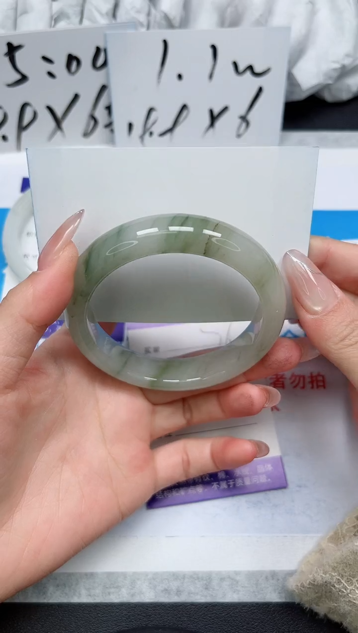 【闪购商品】石英质玉手镯未镶嵌76