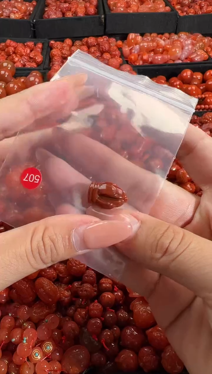 南红玛瑙未镶嵌颈饰1