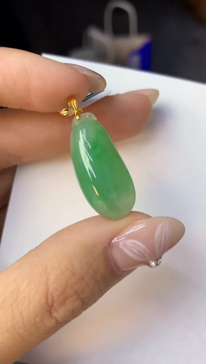 颈饰18K金镶嵌翡翠天然缅甸a货翡翠百元以上9元证书费自理