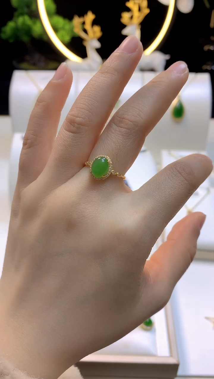 【闪购商品】和田玉戒指银S925镀金镶嵌碧玉小蛋面戒指