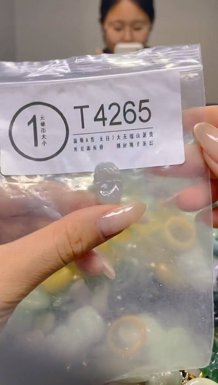 颈饰未镶嵌翡翠/T/翡翠A货，一件也是批发价