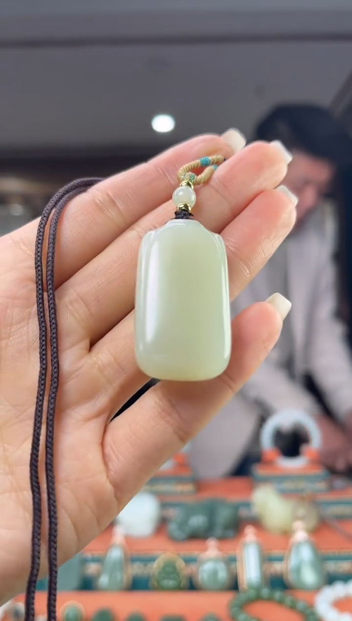 颈饰未镶嵌和田玉佩佩