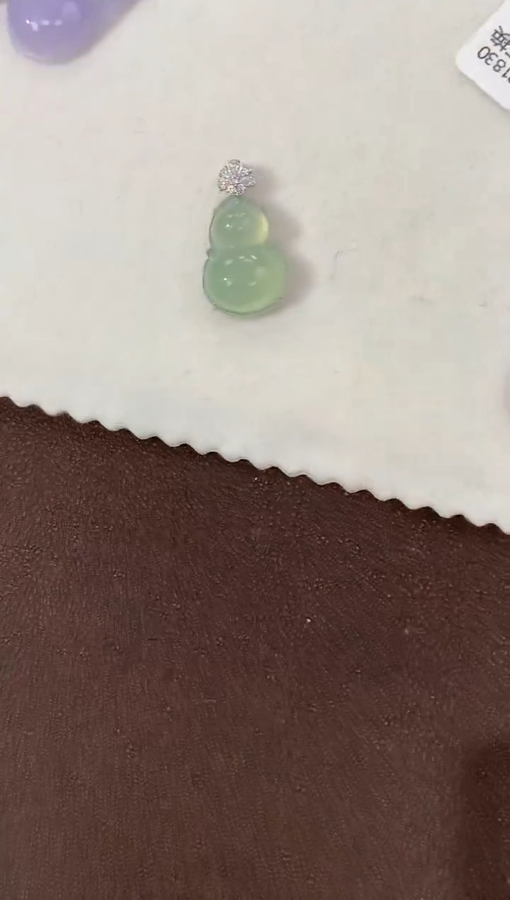 翡翠18K金镶嵌颈饰天然缅甸a货翡翠
