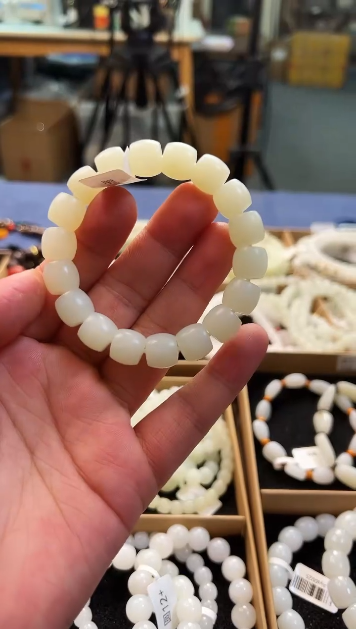 未镶嵌手串和田玉12+直切