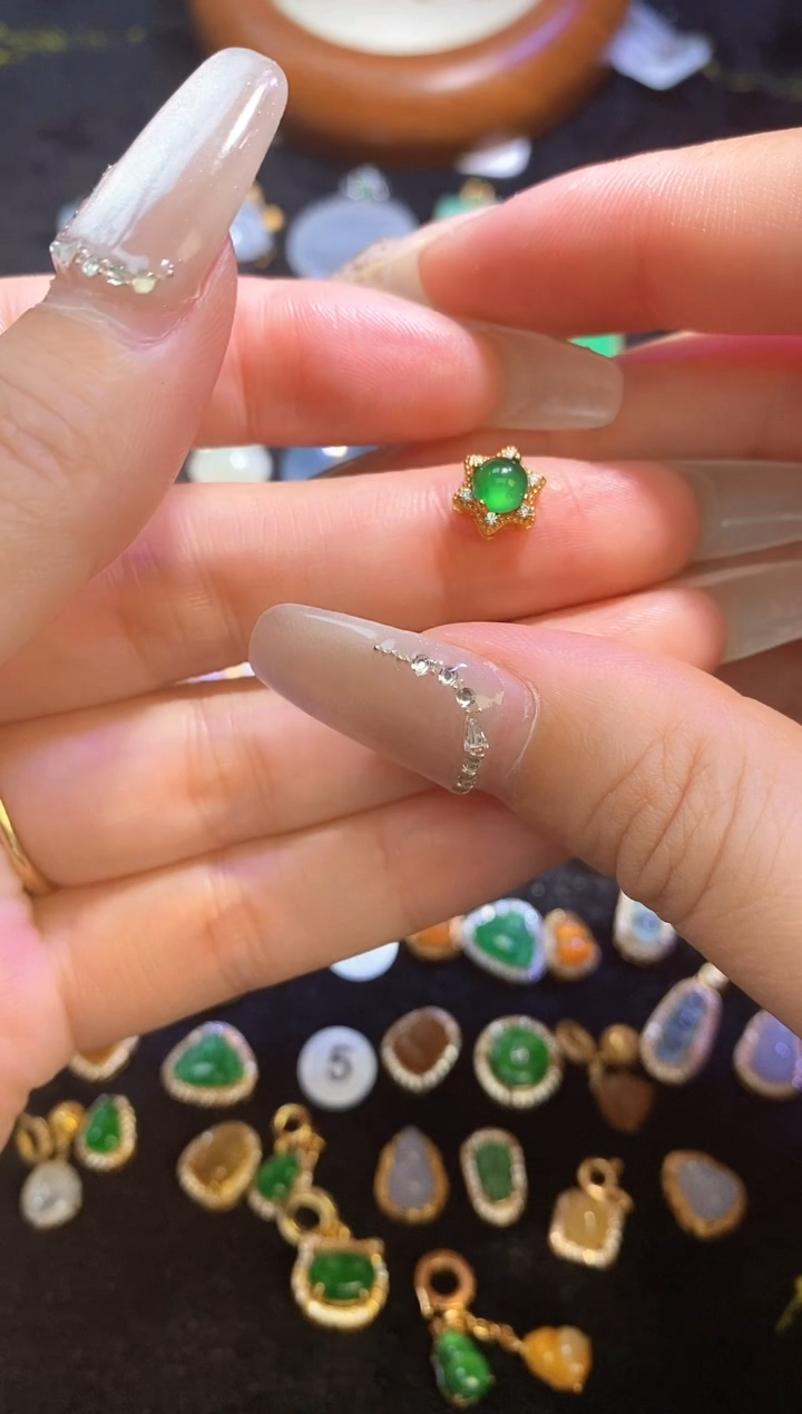 颈饰银S925镶嵌翡翠天然a货