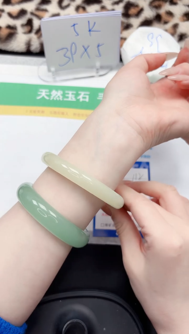 【闪购商品】石英质玉手镯未镶嵌112-58