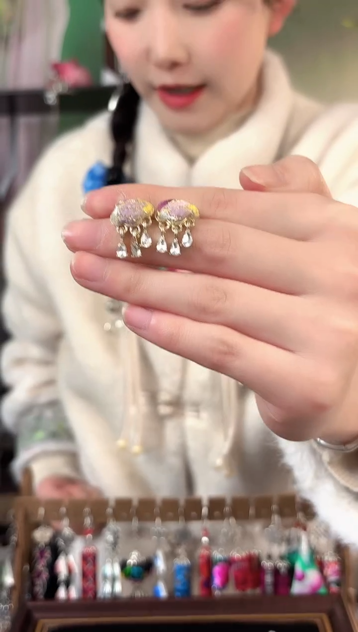 彩云南阁非遗老绣苗银饰品152