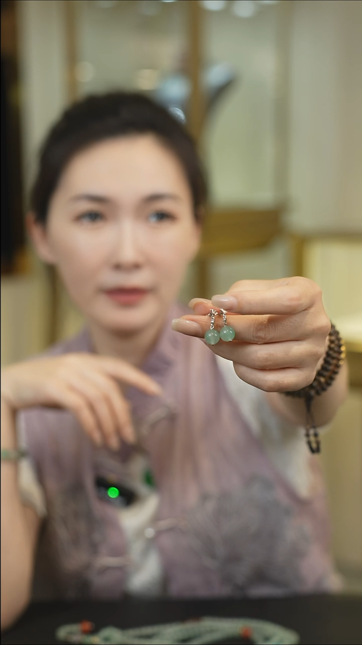 石英质玉（非洲翠）银S925镶嵌耳钉耳饰