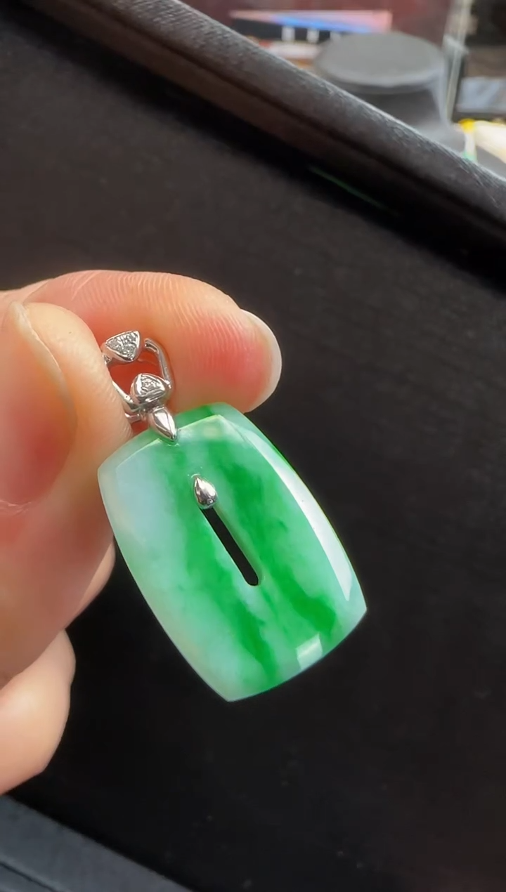 【闪购商品】翡翠颈饰18K金镶嵌358福贝一个