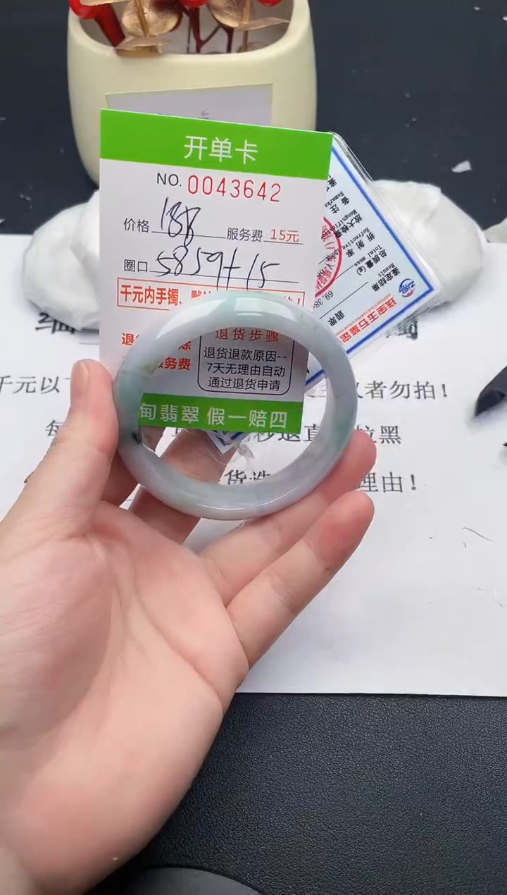 【闪购商品】42女王丽致优雅手镯时尚百搭