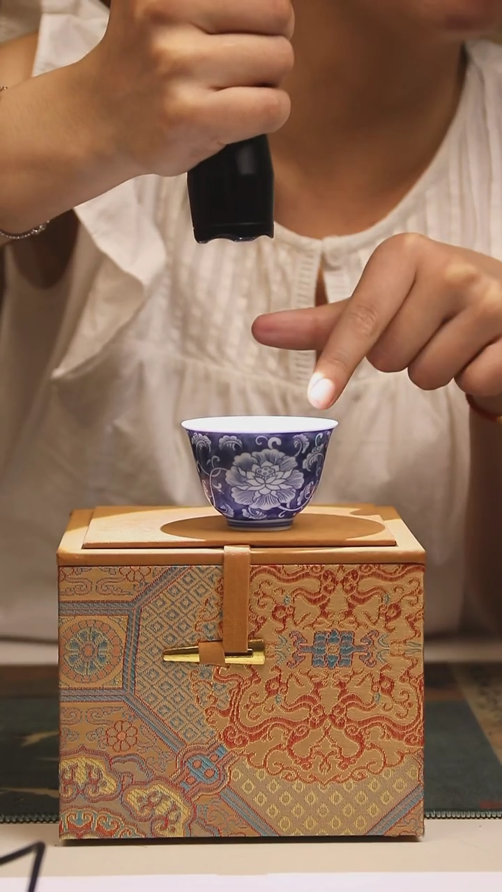 景德镇高温瓷万花缠枝莲铃铛杯