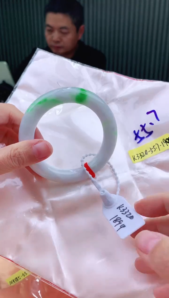 未镶嵌手镯翡翠55+