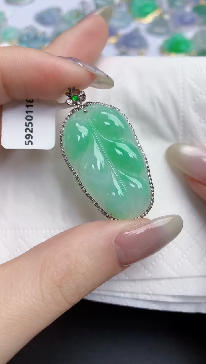 【闪购商品】翡翠颈饰18K金镶嵌天然缅甸翡翠A货