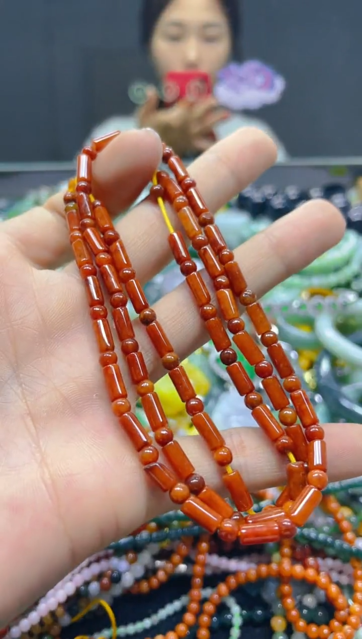 颈饰未镶嵌翡翠4MM/C/翡翠A货，一件也是批发价
