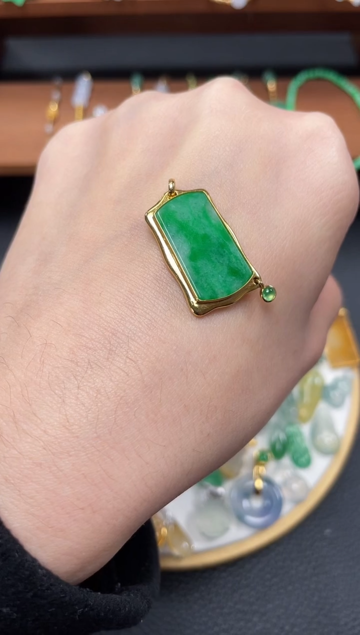 【闪购商品】翡翠吊坠(不含链)18K金镶嵌一个   JK310