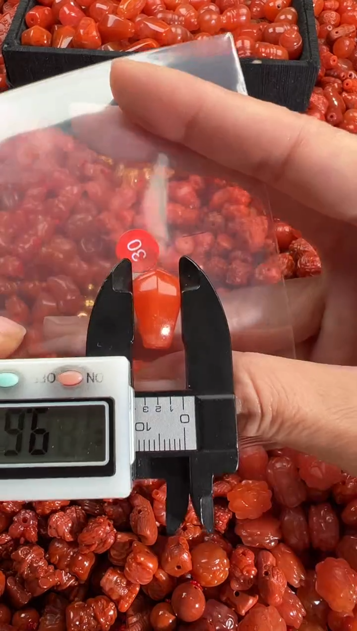 【闪购商品】南红玛瑙颈饰未镶嵌1