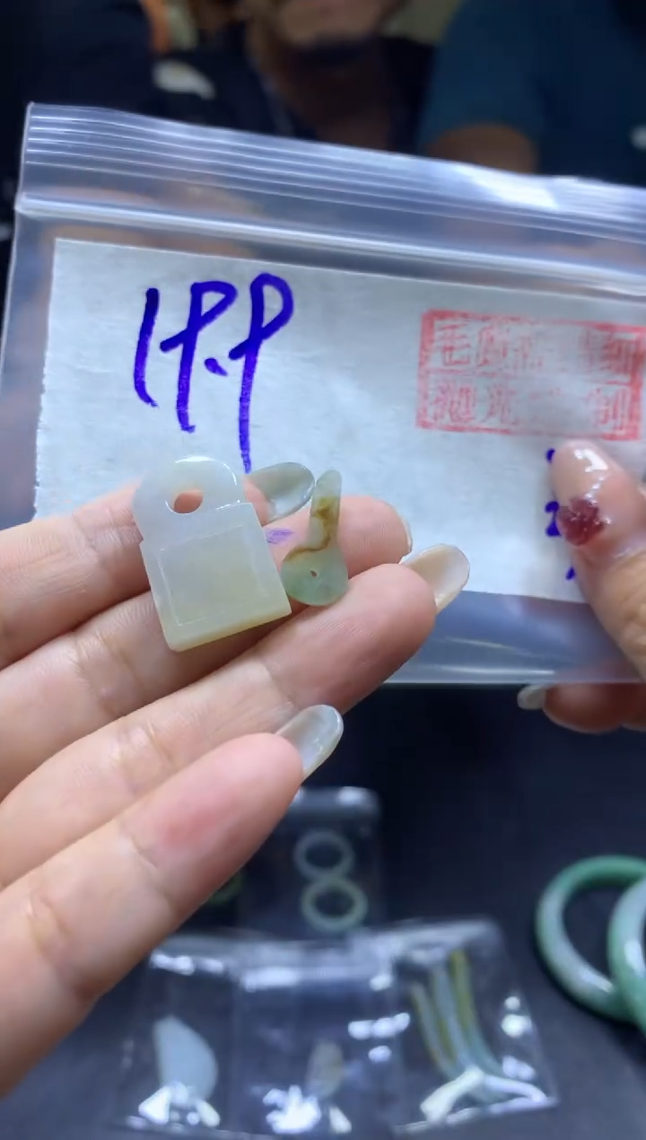 【闪购商品】定制翡翠未镶嵌吊坠19.9元毛货需精细抛光