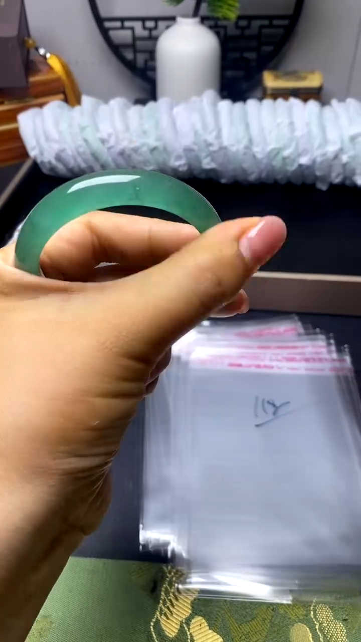 时尚女款缅料手镯118