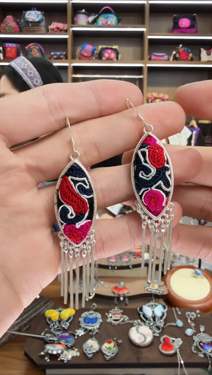 【闪购商品】织绣230蒙阿苏苗绣传承