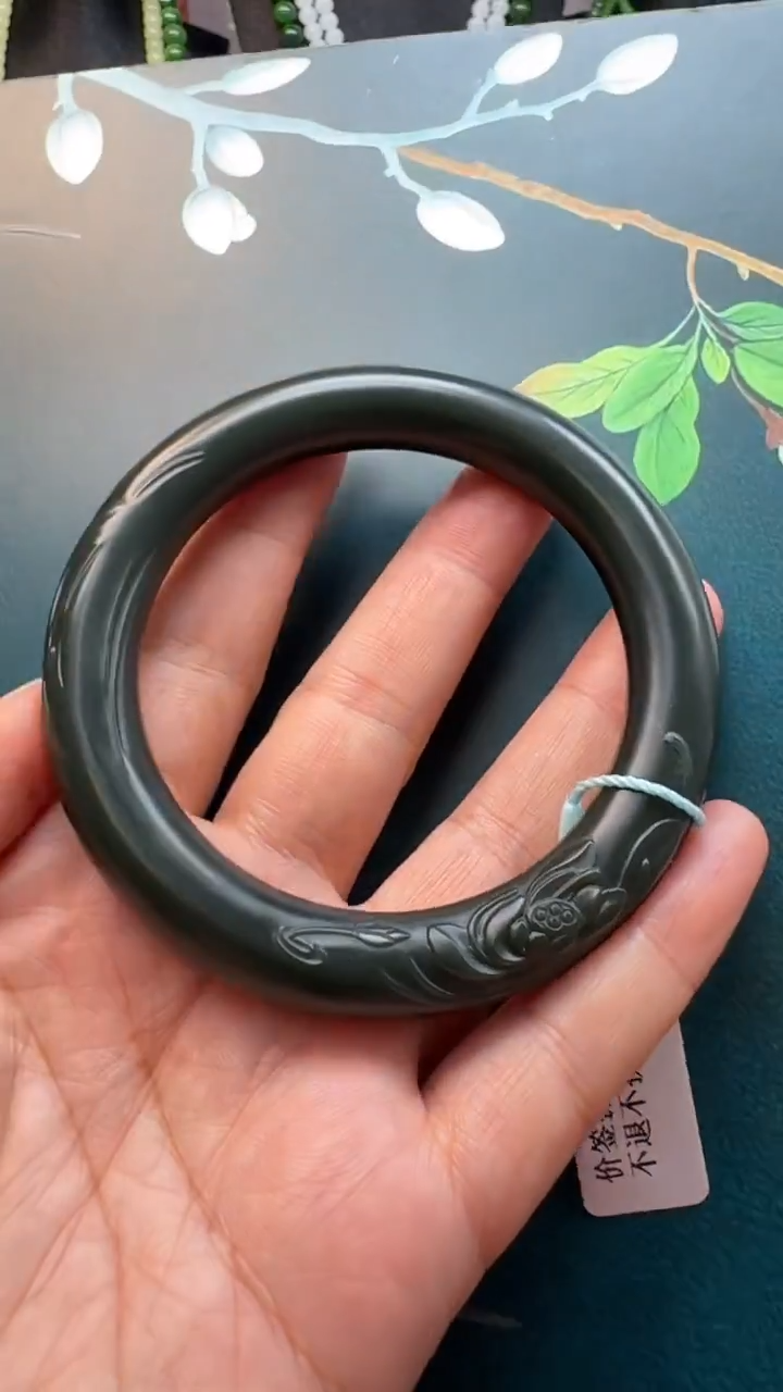 未镶嵌手镯和田玉手镯