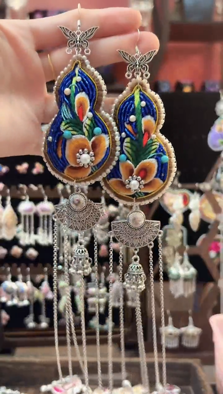 织绣云织谣老绣饰品  208