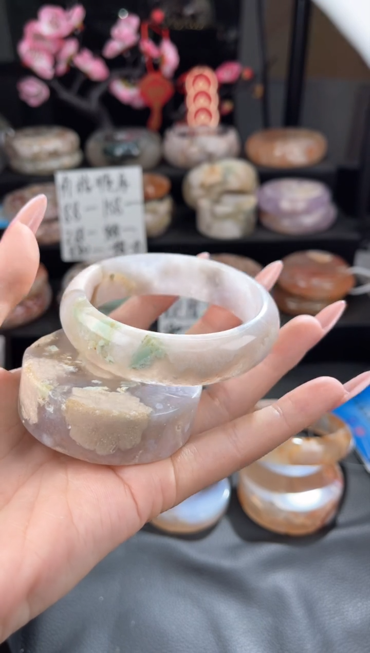 【闪购商品】石英质玉手镯未镶嵌59