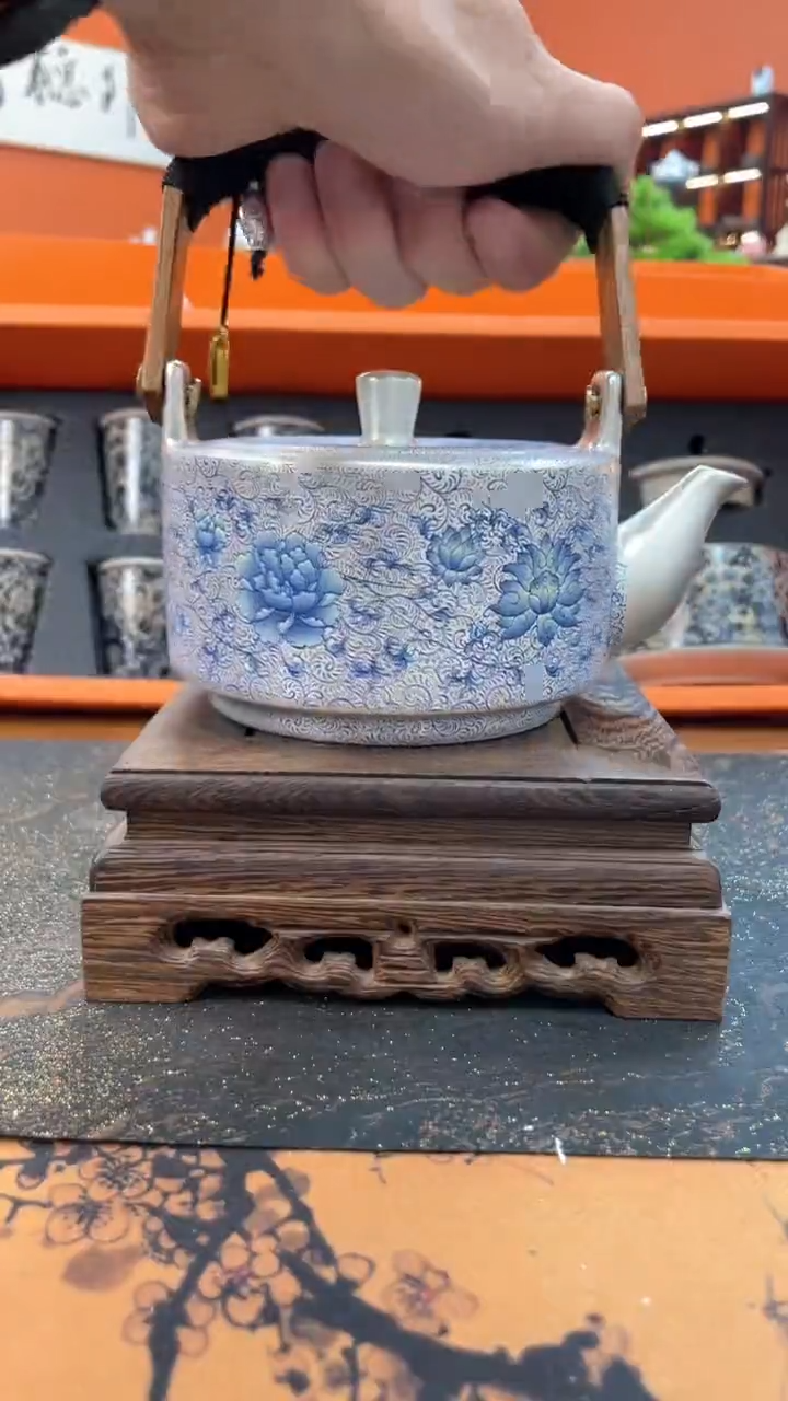 【闪购商品】@@@@@@@@@@缠枝莲提梁银壶大容量