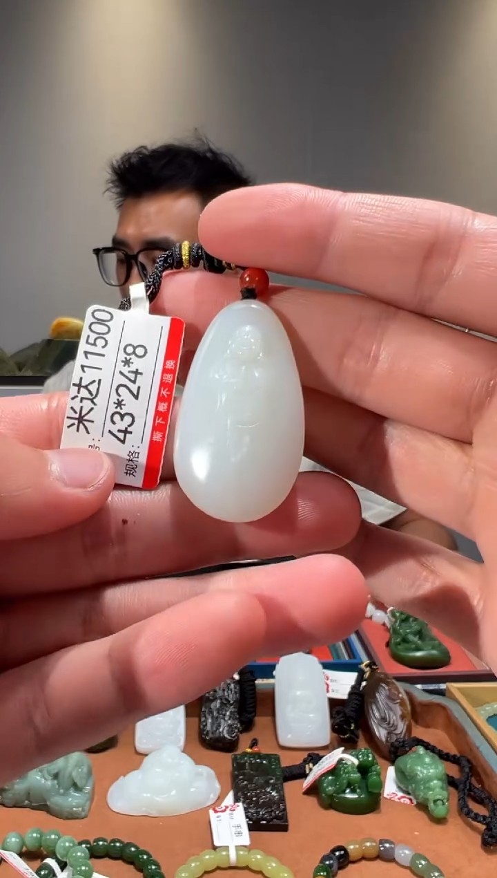 和田玉未镶嵌颈饰1