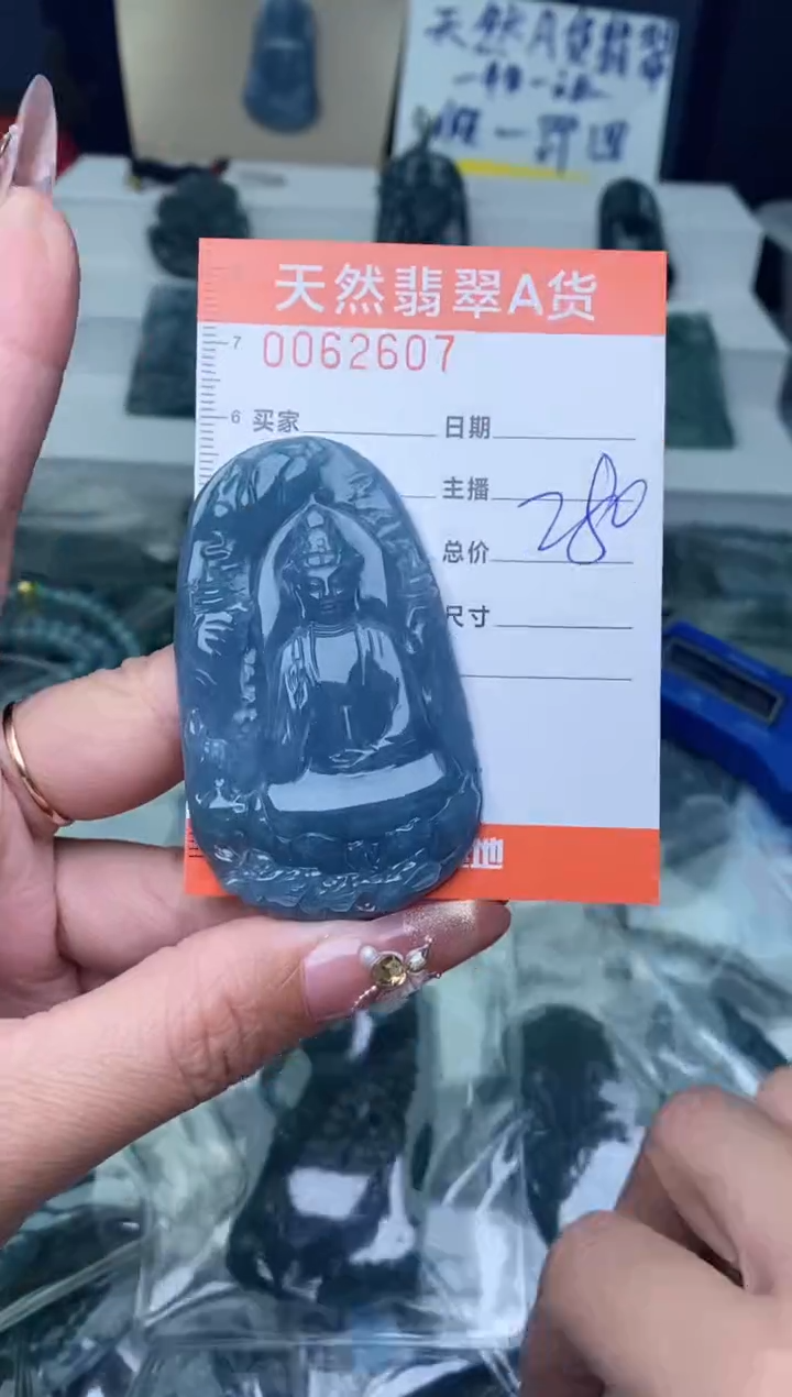 【闪购商品】翡翠颈饰未镶嵌··········
