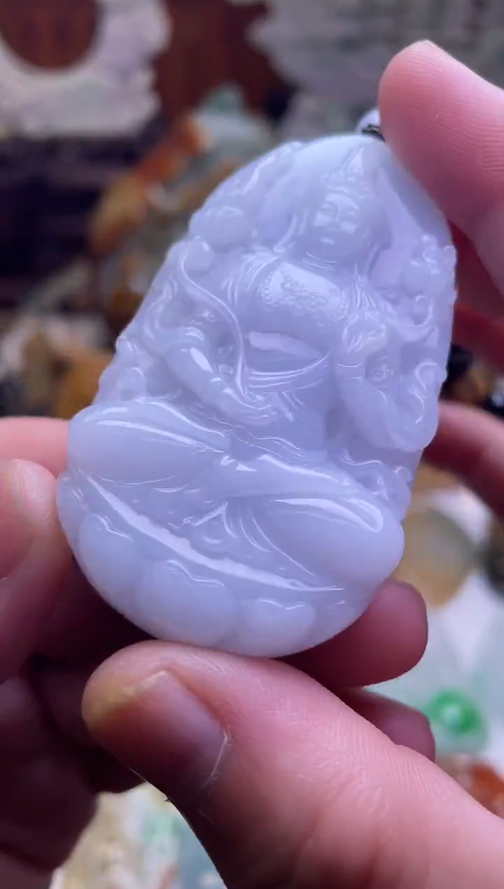 颈饰未镶嵌翡翠虚空藏