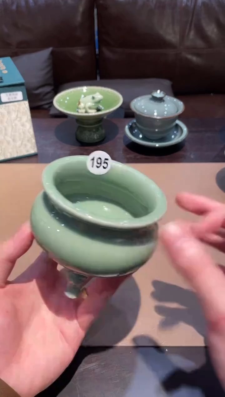 195窑承青瓷三足炉