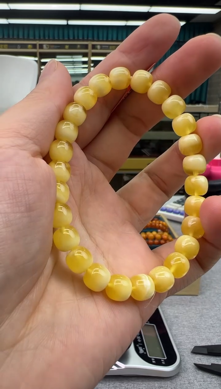 未镶嵌琥珀手链83秒拍号 假一罚三