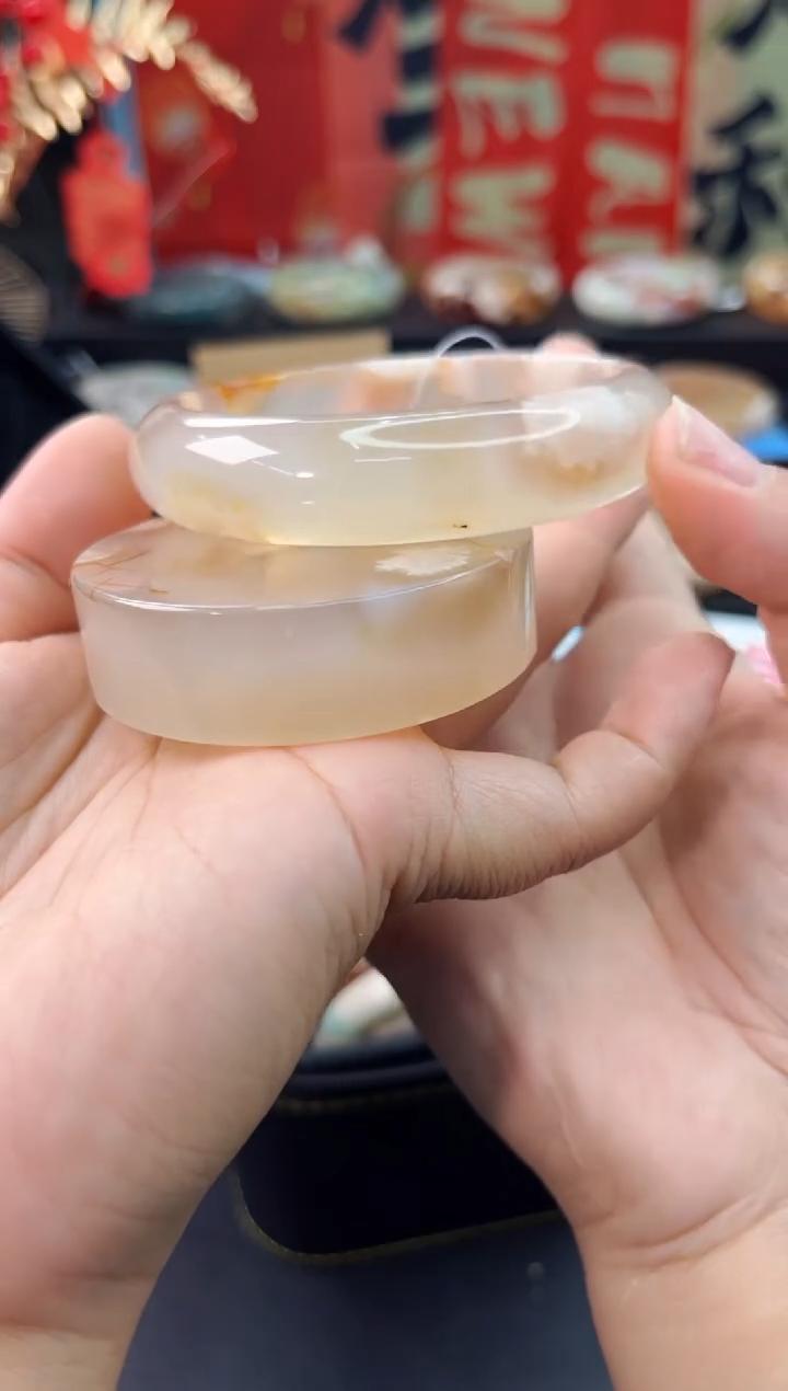 【闪购商品】石英质玉手镯未镶嵌赠送镯心（61圈口）