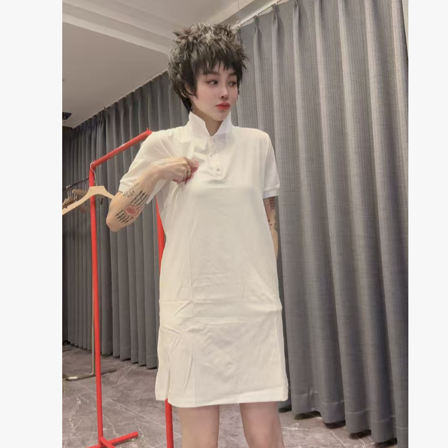 潮流爆款欧姐家白色珍珠扣长款裙