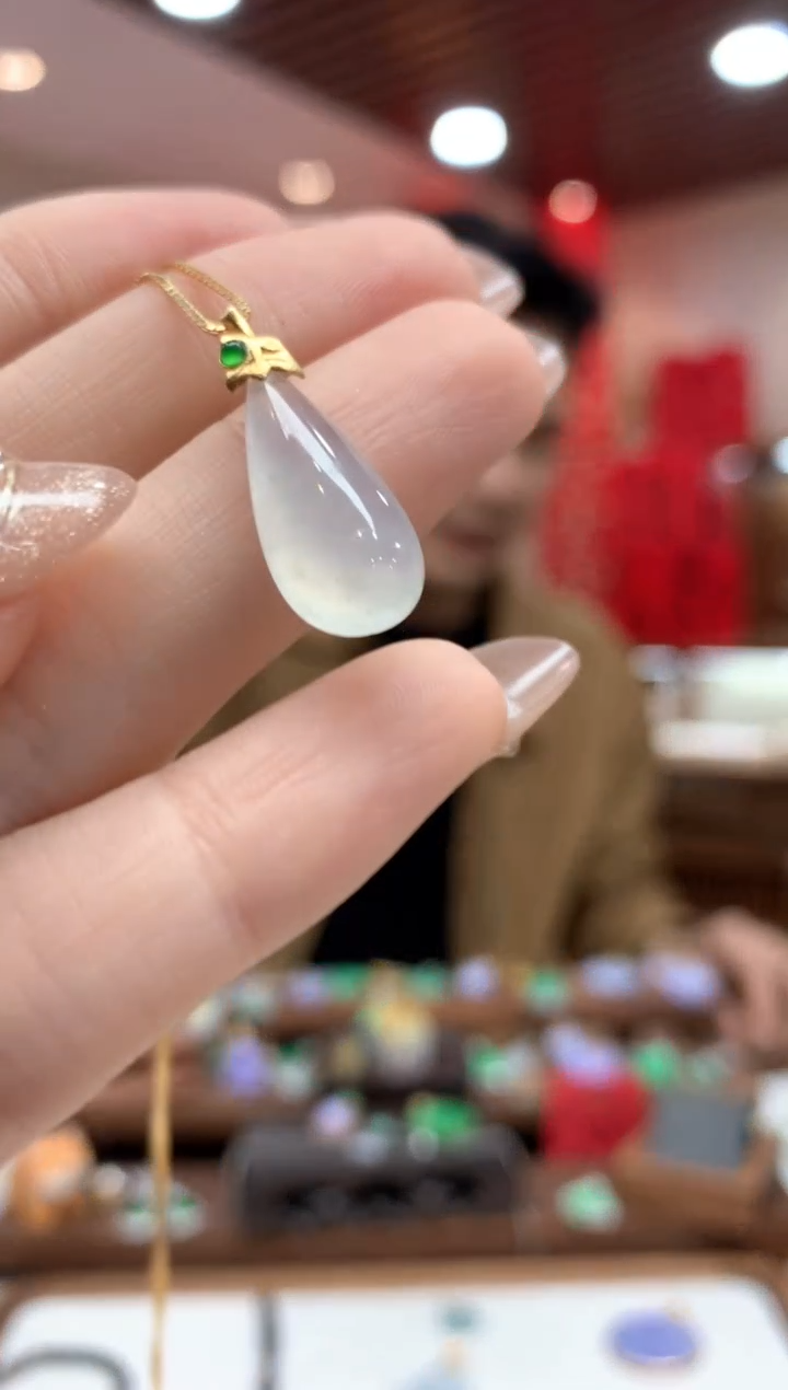 【闪购商品】翡翠吊坠(不含链)18K金镶嵌水滴