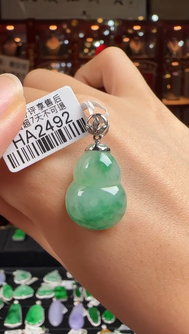 翡翠18K金镶嵌颈饰HA2492葫芦