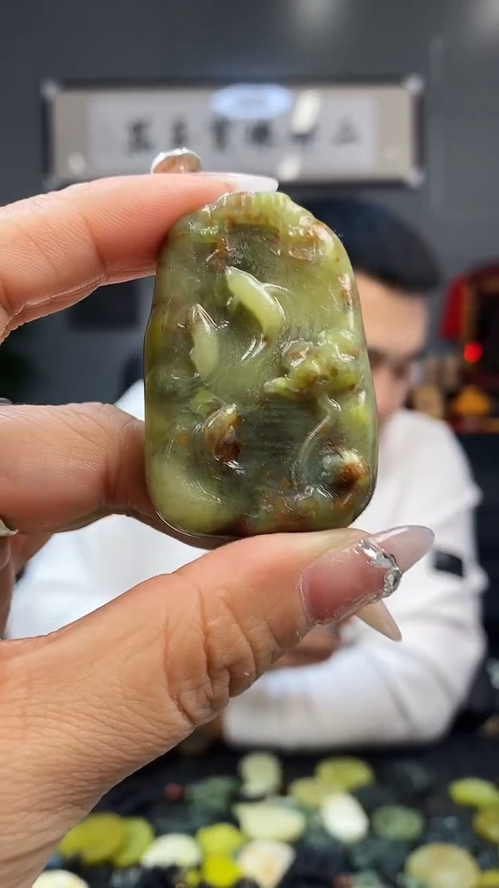 未镶嵌蛇纹石玉颈饰天然岫玉（多样性发其中之一）
