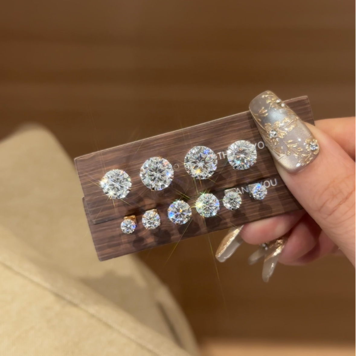 925银莫桑石耳饰 单只四爪莫桑钻耳钉螺丝堵日常通勤经典时尚Y