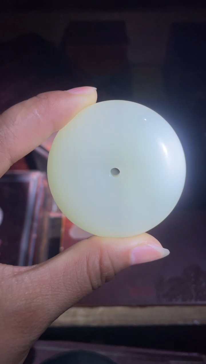 颈饰未镶嵌和田玉白 平安扣 1件