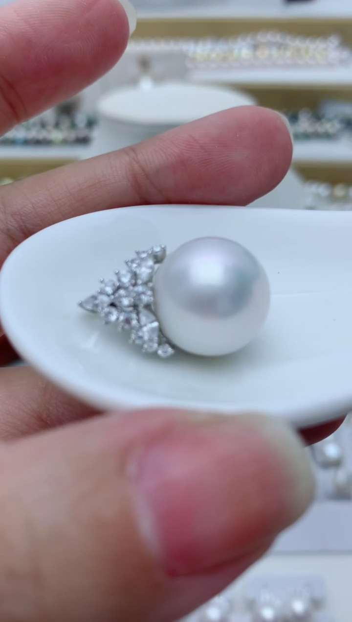 【闪购商品】淡水珍珠颈饰银S925镶嵌e14 