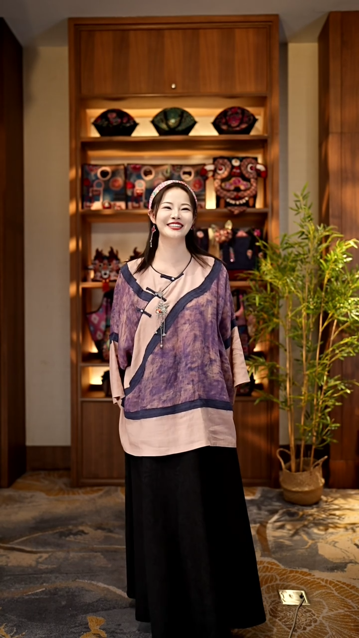 刺绣私人定制苗族手工衣服A9368