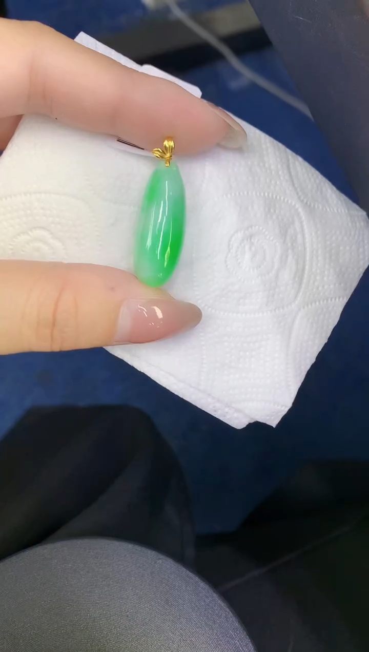 颈饰18K金镶嵌翡翠缅甸天然翡翠A货