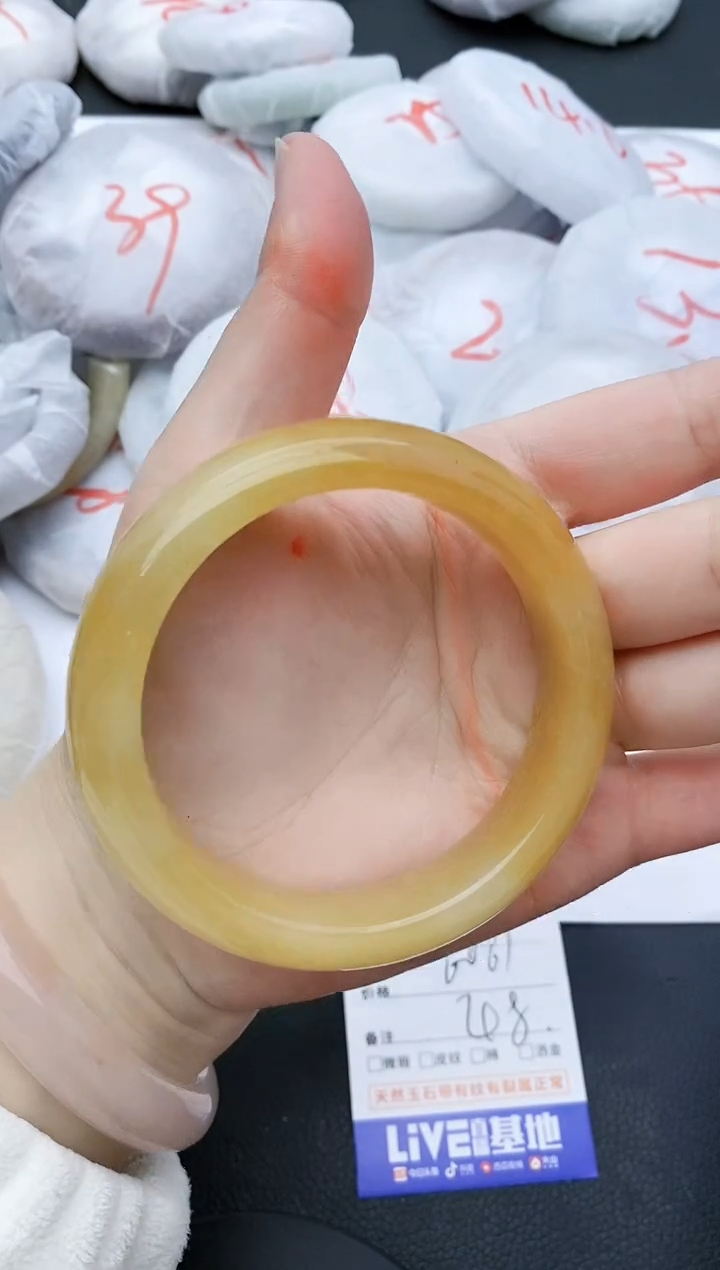 【闪购商品】石英质玉手镯未镶嵌353+61/62