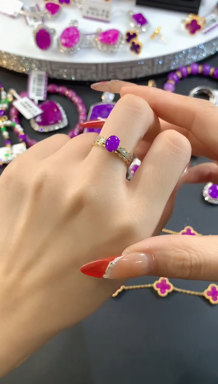 【闪购商品】苏纪石（舒俱来）.18K金镶嵌舒俱来戒指