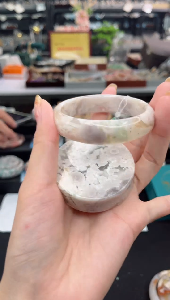 【闪购商品】石英质玉手镯未镶嵌55圈口（赠品镯心）1570037