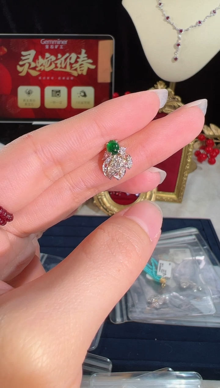 【闪购商品】祖母绿颈饰18K金镶嵌BN17144